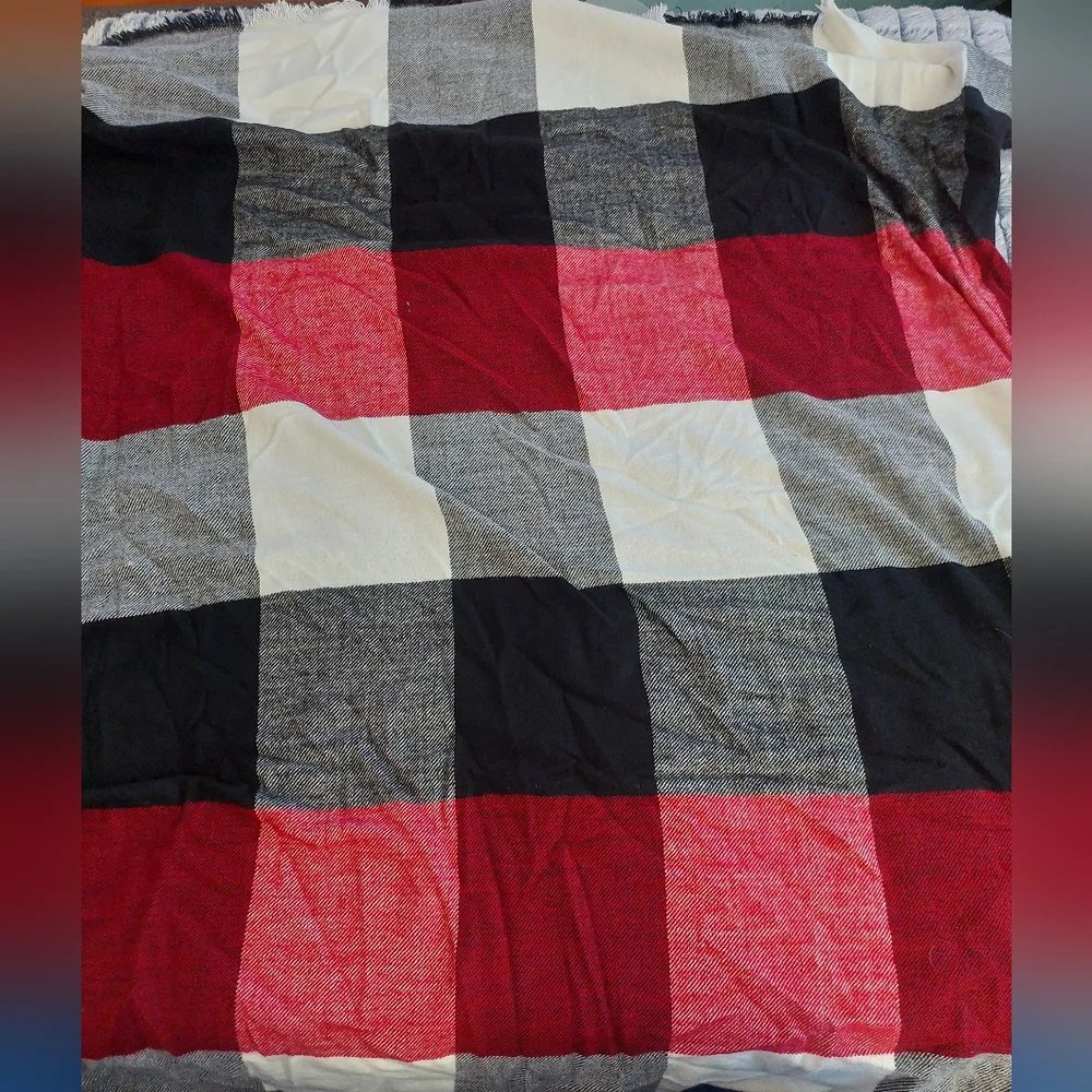 Square Plaid scarf/shawl‎