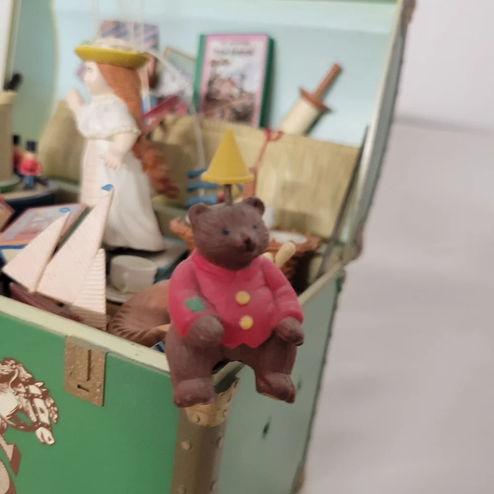 Enesco toy green