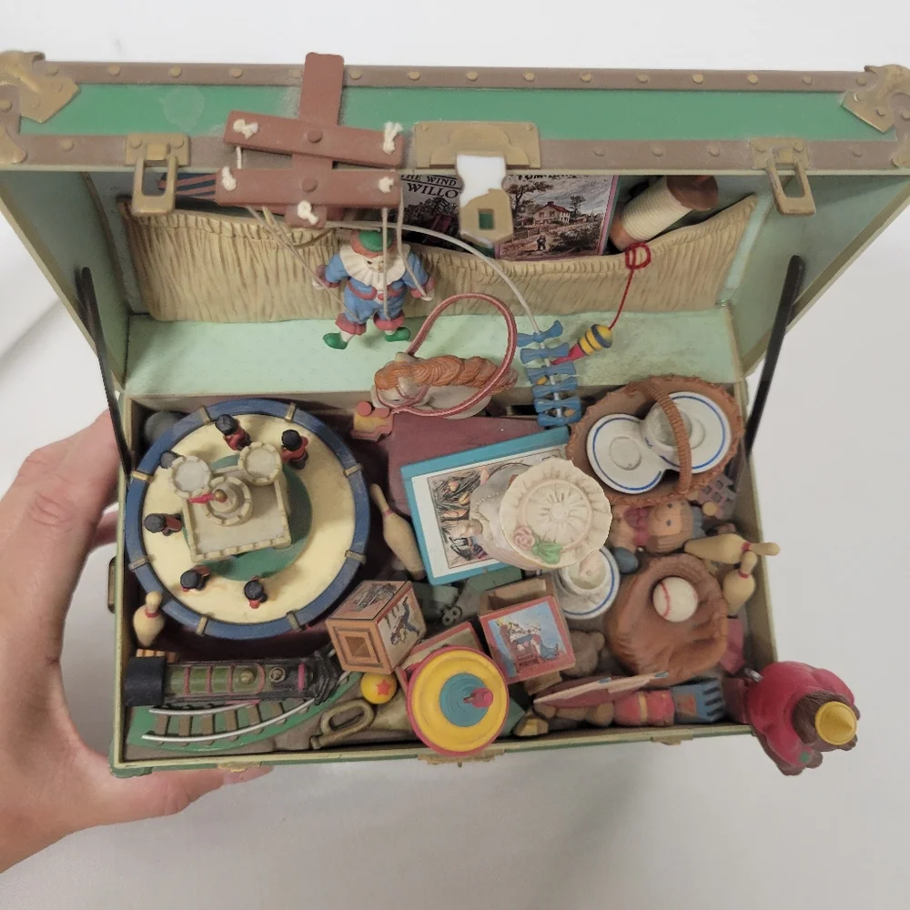 Enesco features graphic train