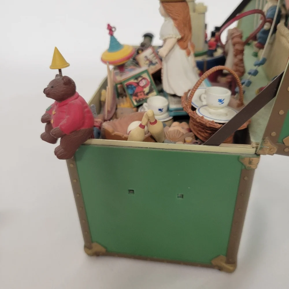 Enesco pieces toy play