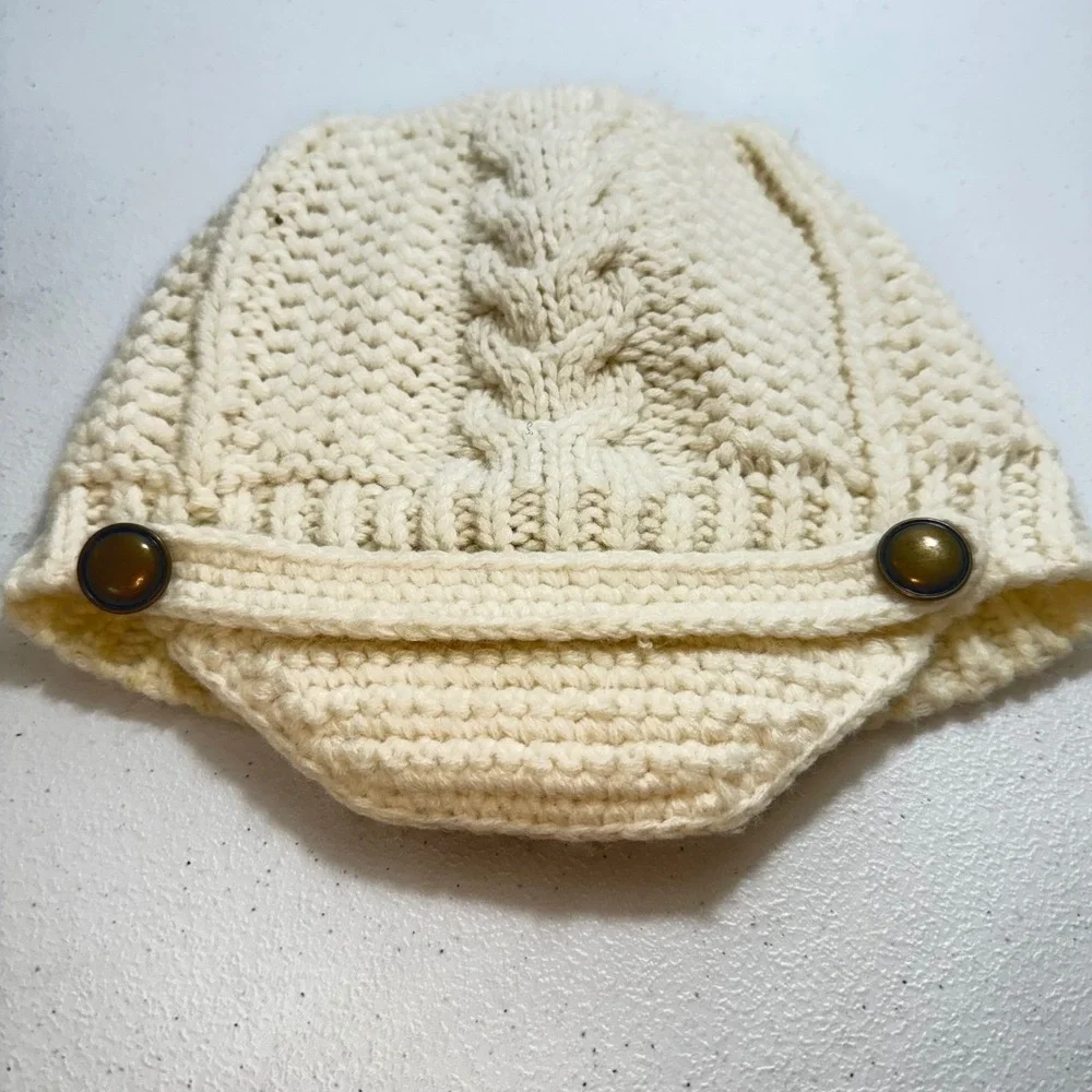 2013 Merona Cream Cable Knit Cloche cap Hat with a brim and button details Retro