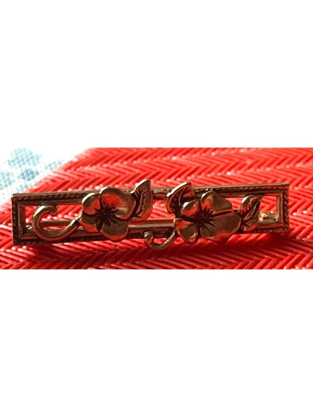 Avon this brooch