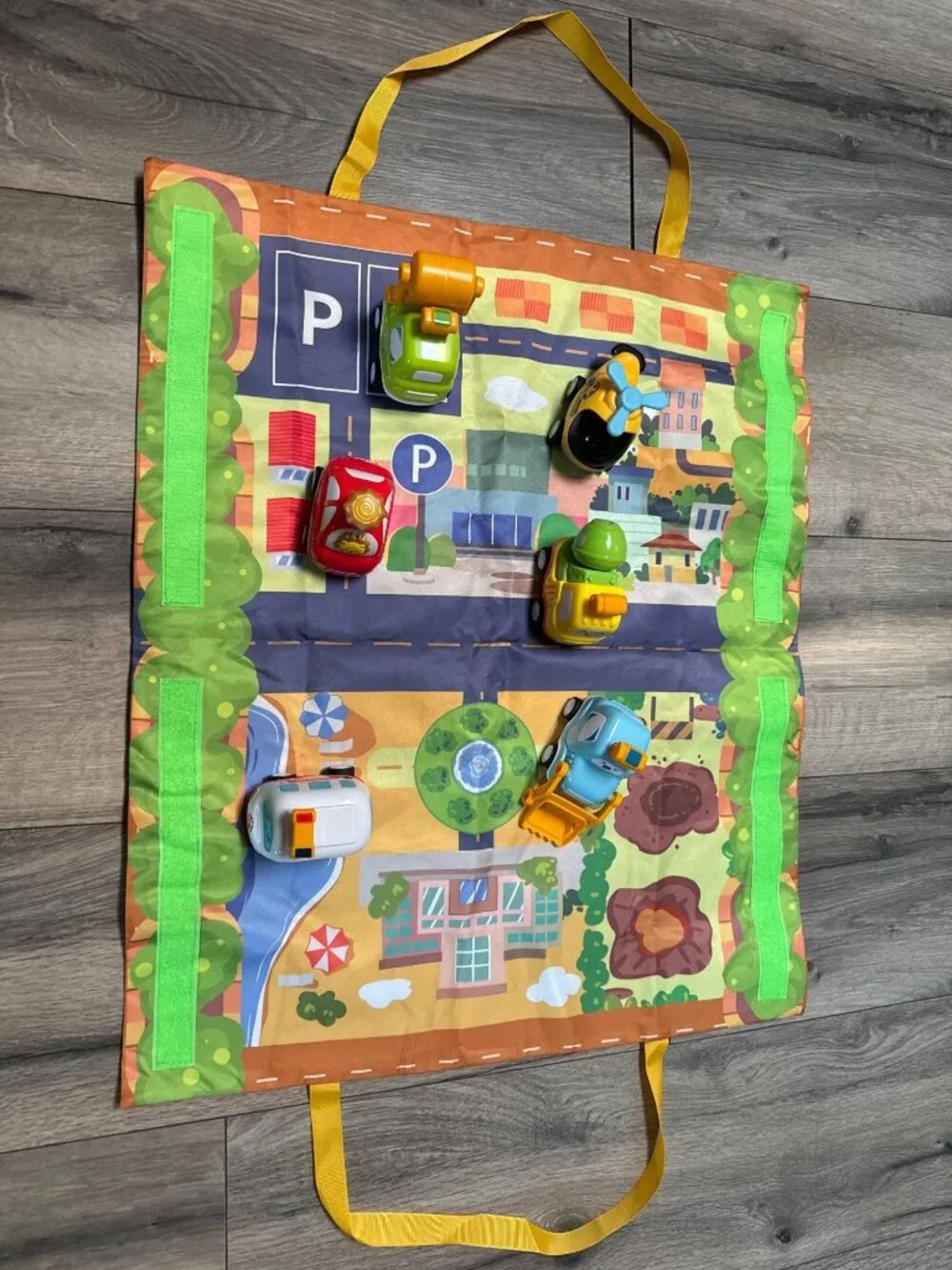 Haktoy Foldable City-Themed Play Mat With 6 Cartoon Toy Vehicles For Kids