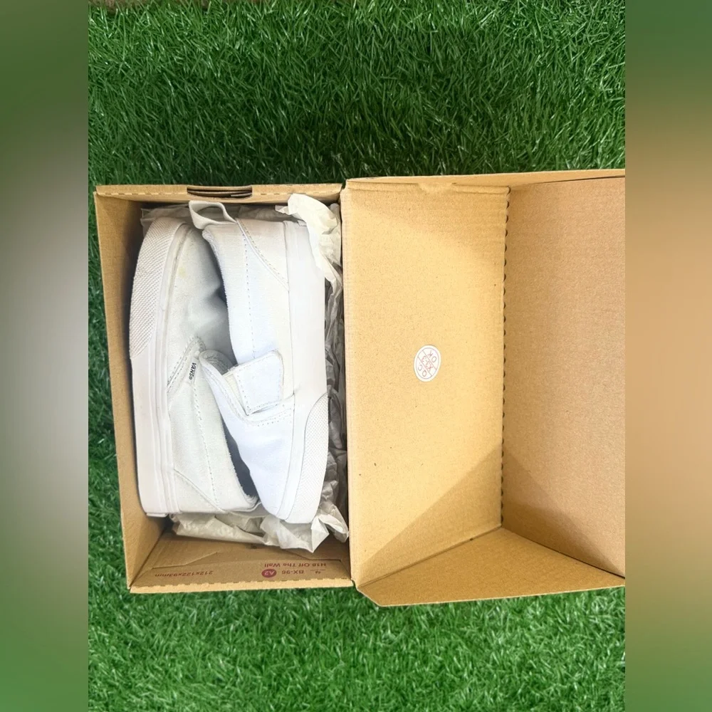 Vans Kids White‎ Slip-On Sneakers Size 8