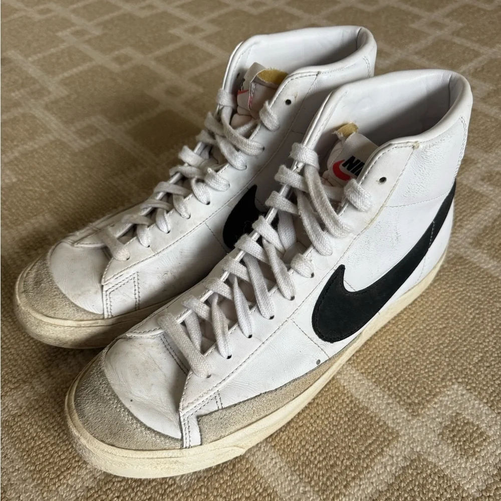 Nike pair ensure herringbone