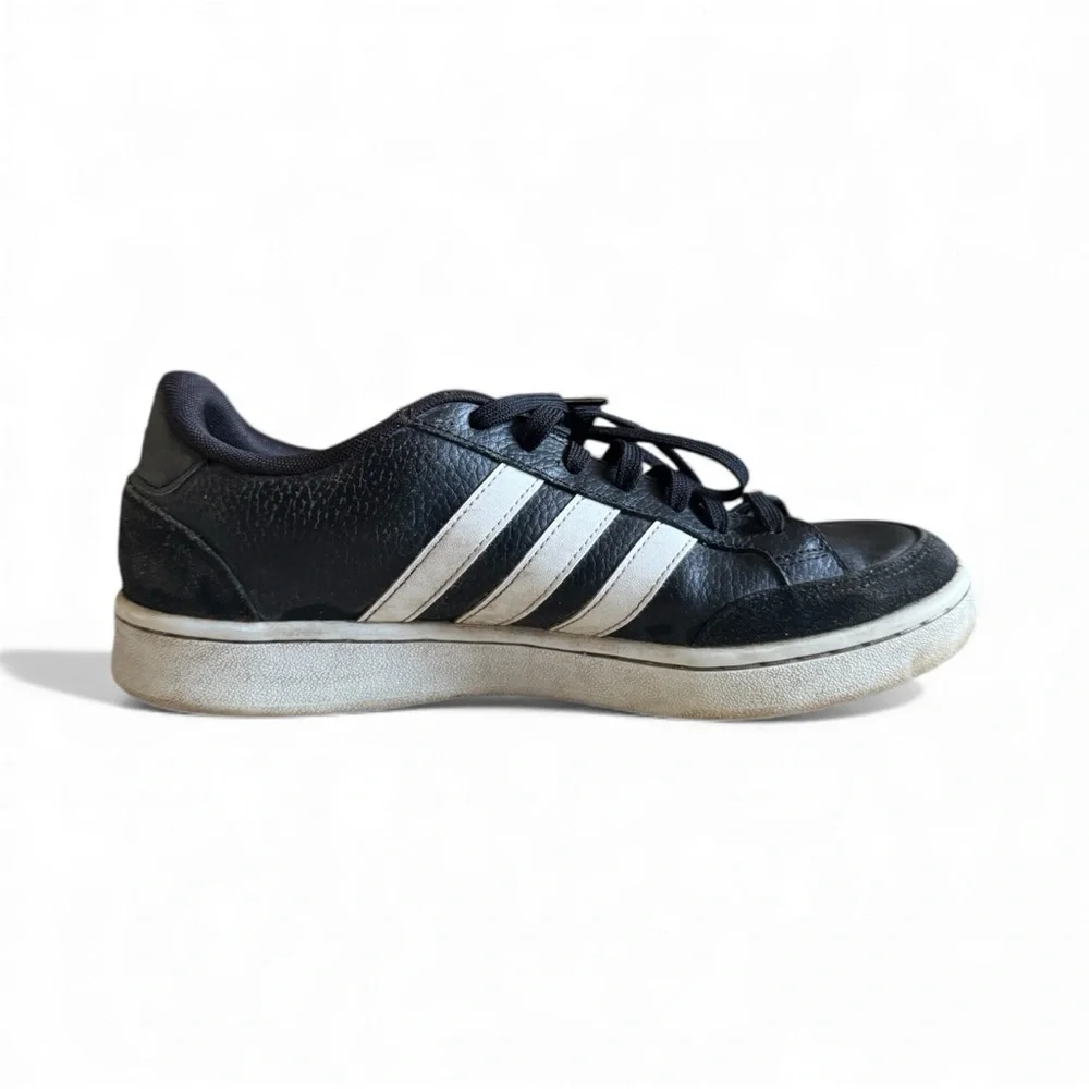 adidas classic essential