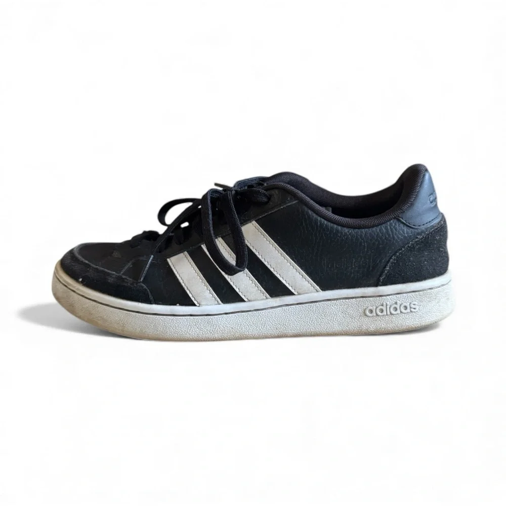 adidas classic essential