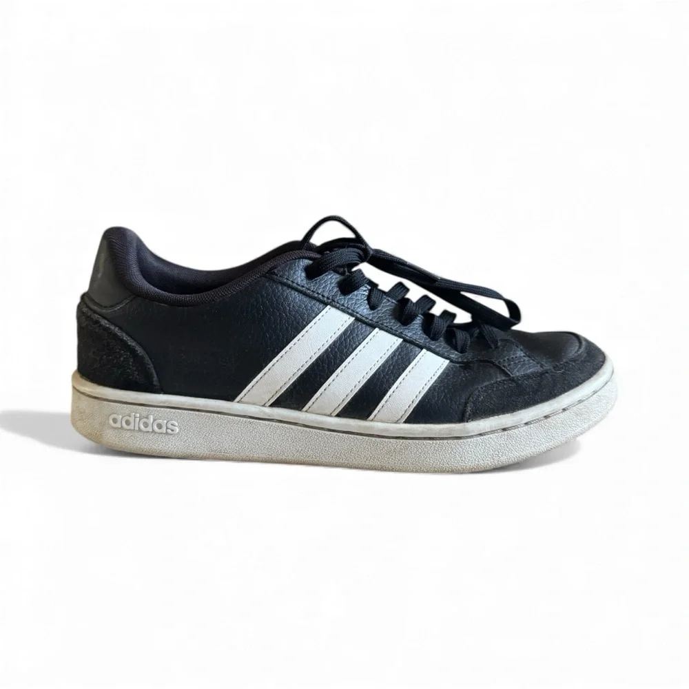 adidas classic essential