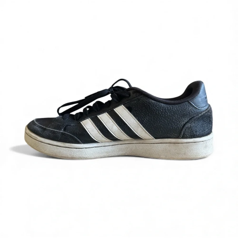 adidas classic essential