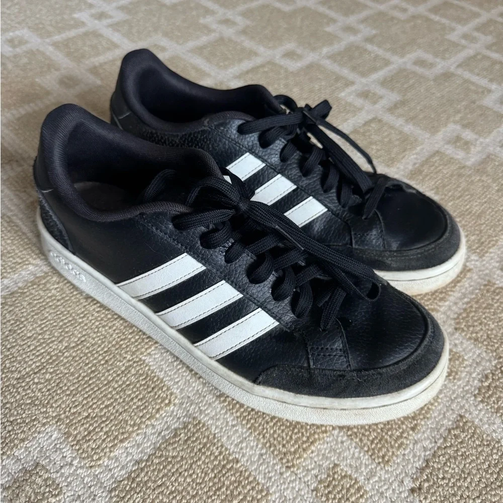 adidas classic essential