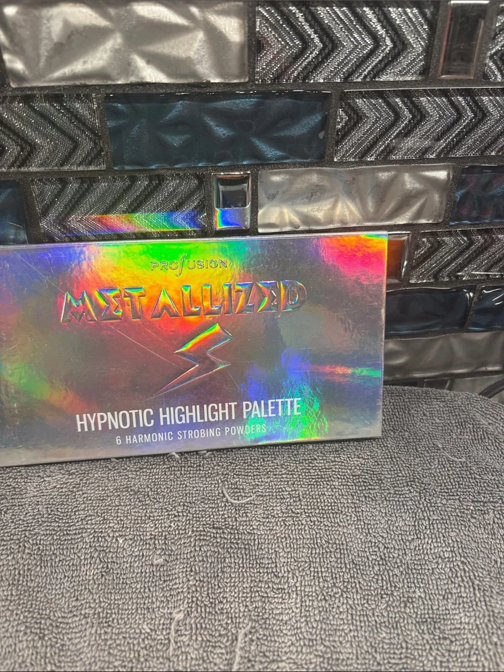 Profusion Metallized Hypnotic Highlight Palette - Holographic Silver