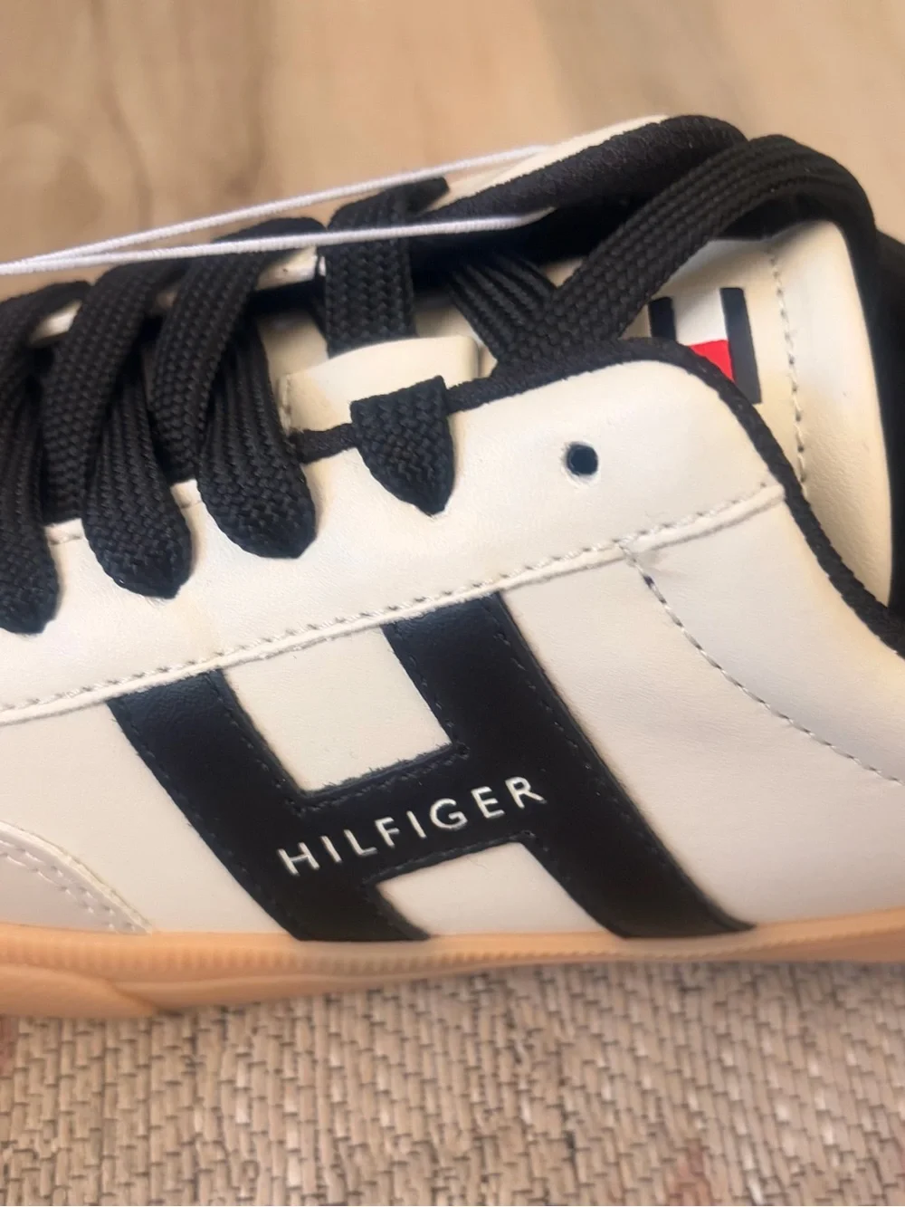 Tommy Hilfiger low top