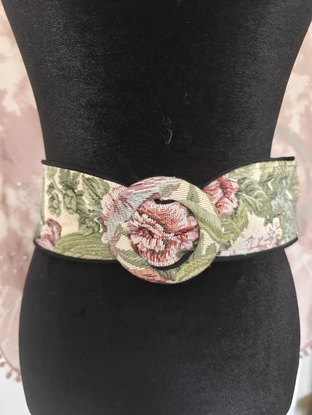 VTG Tapestry Belt Round Buckle Adjustable Floral 33