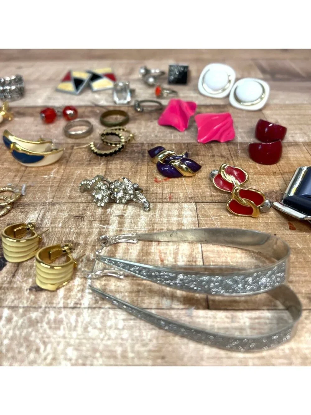Unbranded this jewelry