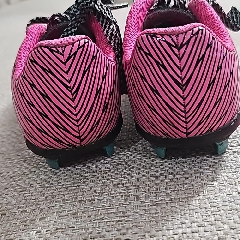 DSG Scoccer Cleats black & pink size 8K