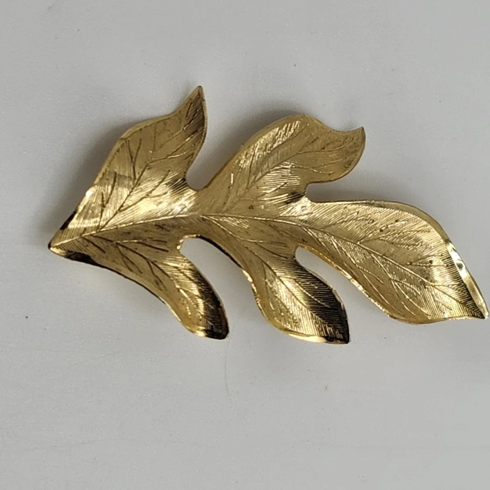 Vintage Gold Tone‎ Textured Leaf Brooch Pin