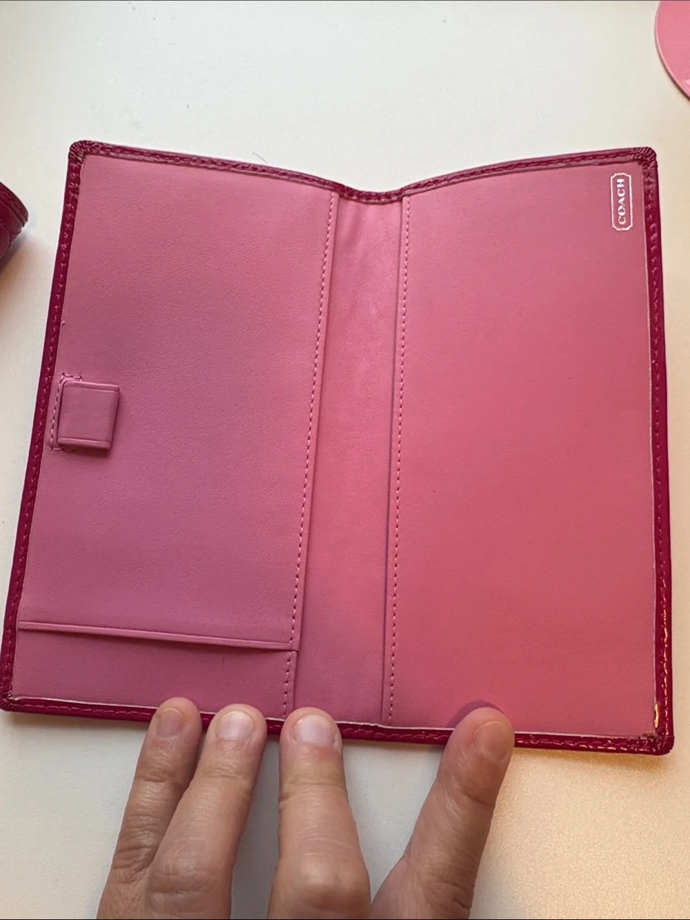 Coach compact pink