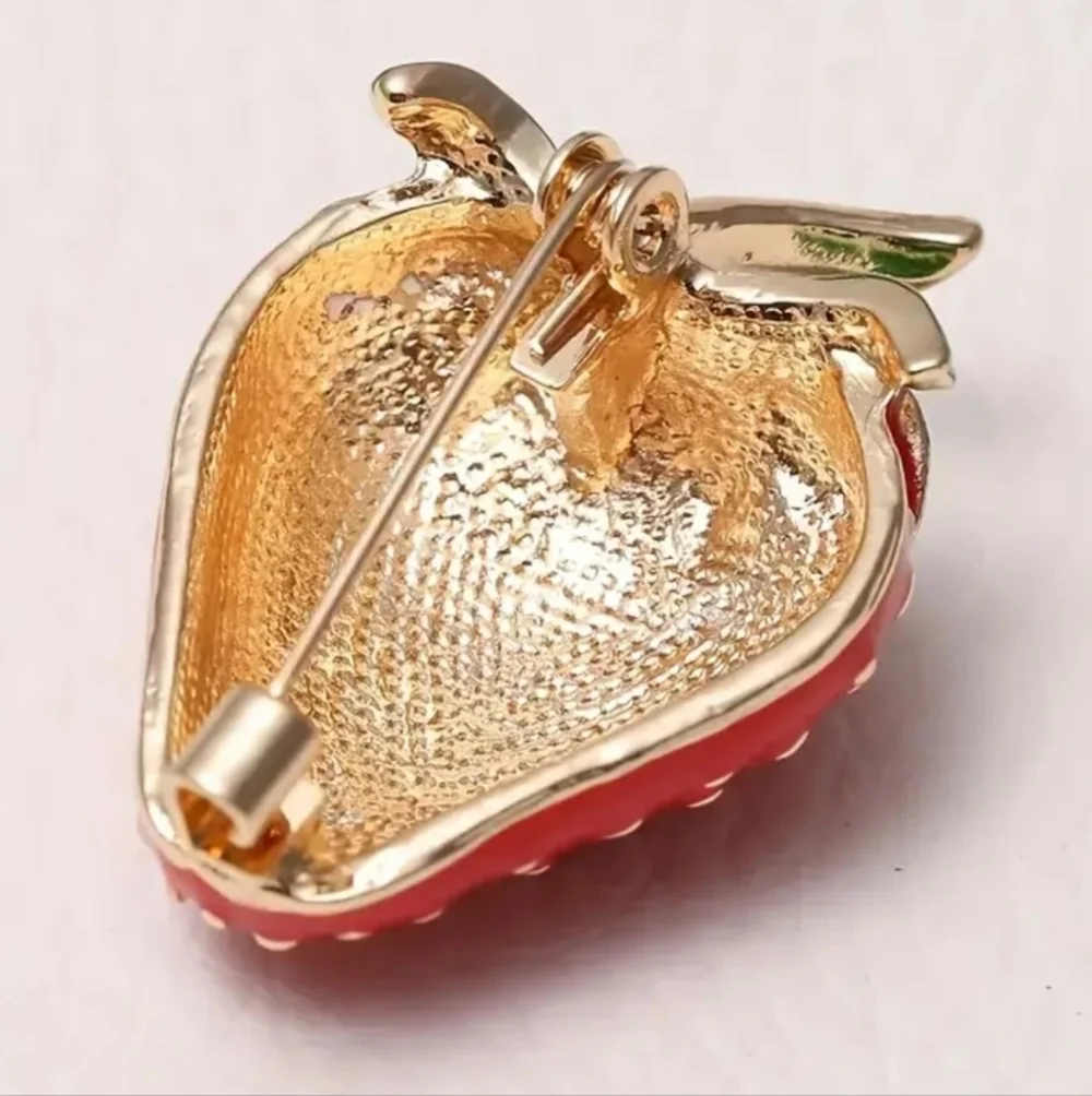 Fashion Jewelry strawberry brooch
