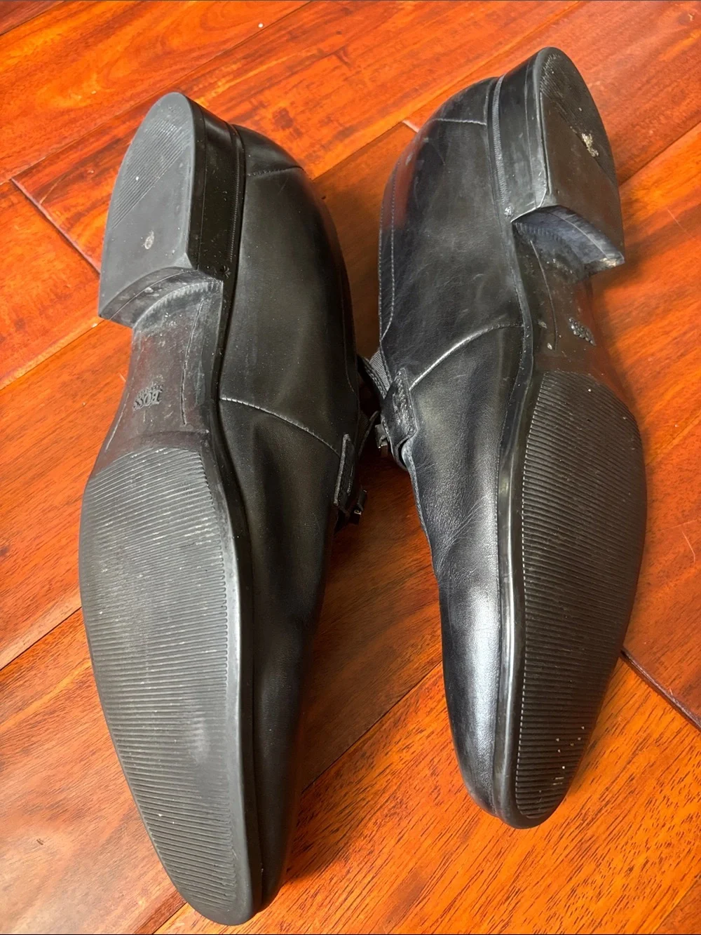 Hugo Boss insole stitching