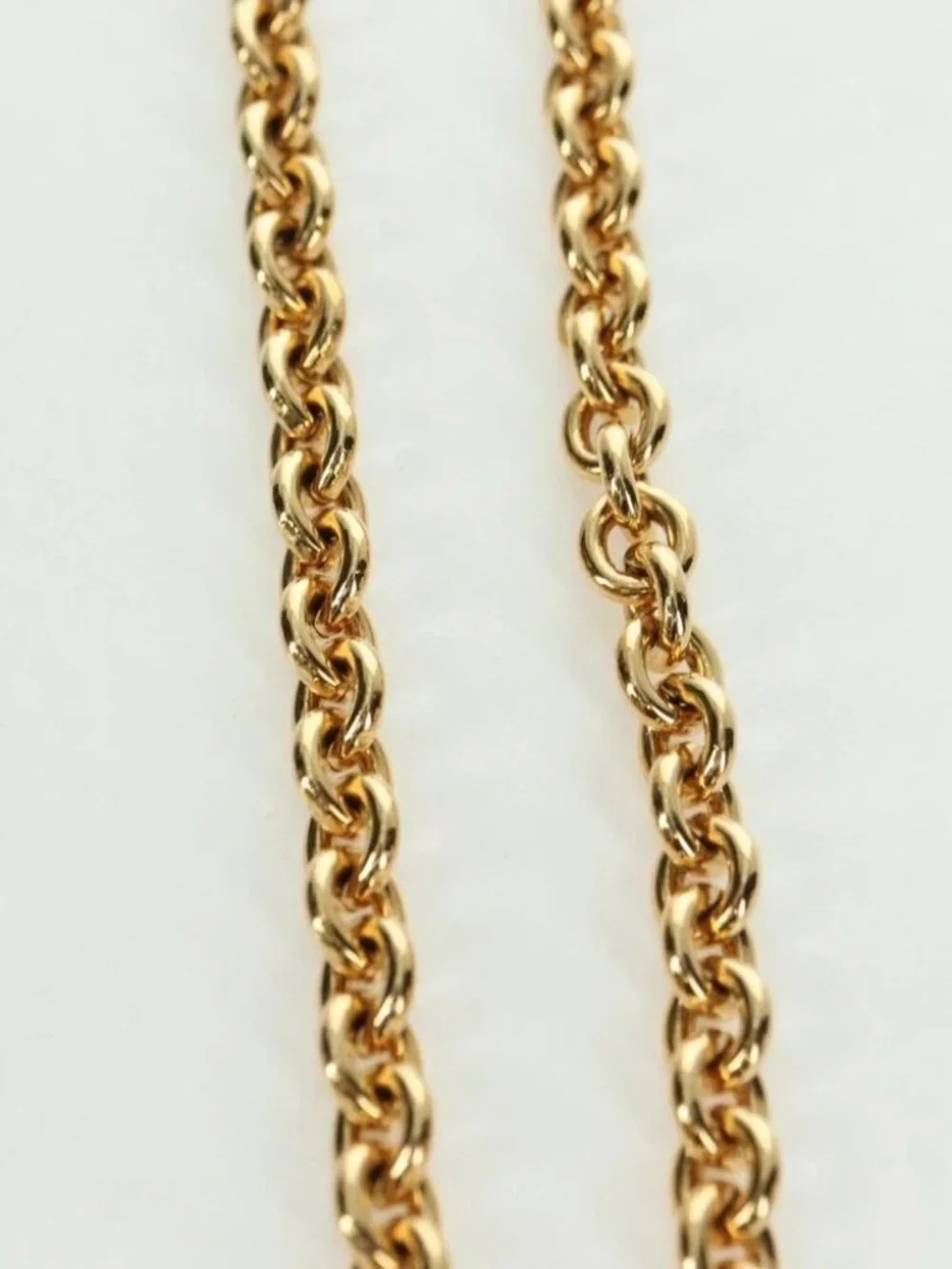 CHANEL brand	chanel color	gold