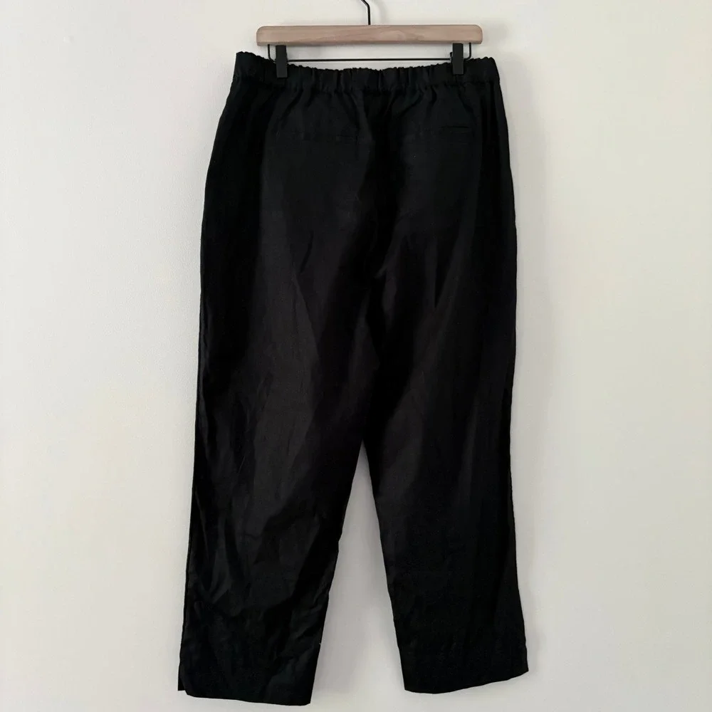 Banana Republic brand banana
