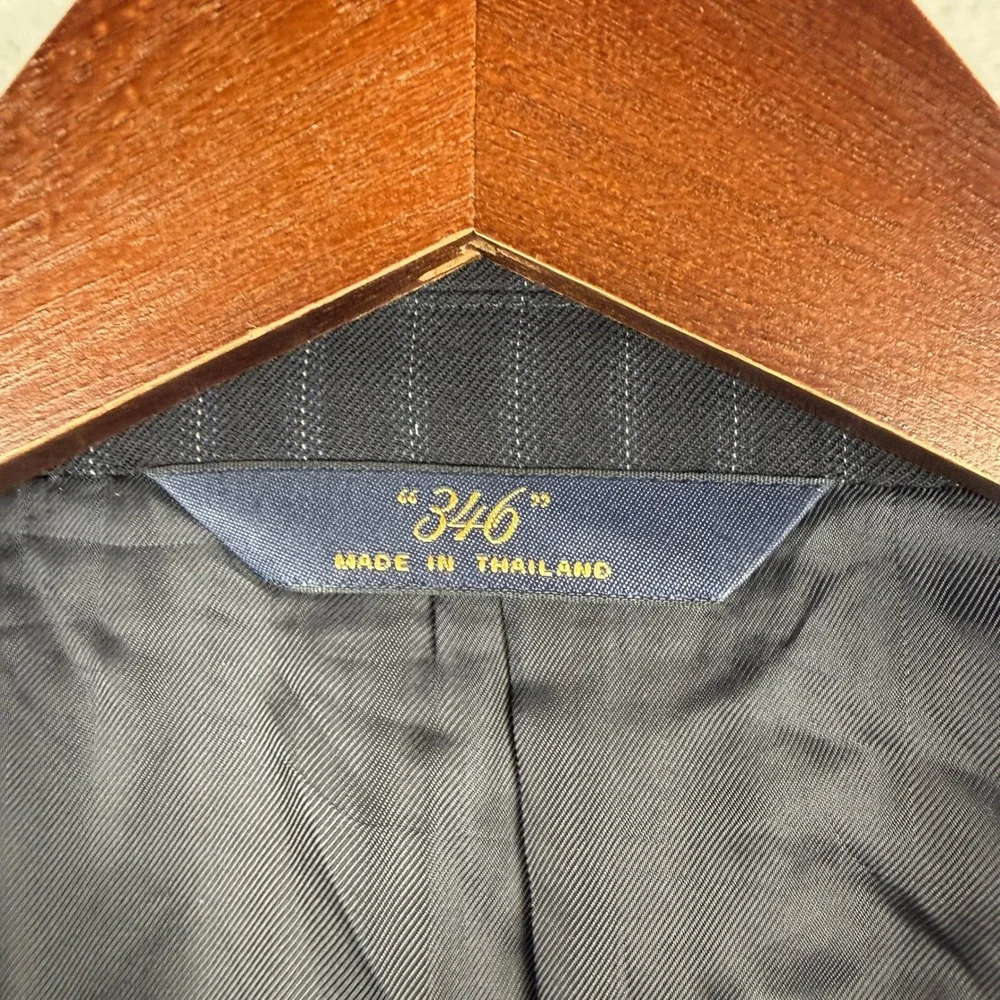 Brooks Brothers note broken