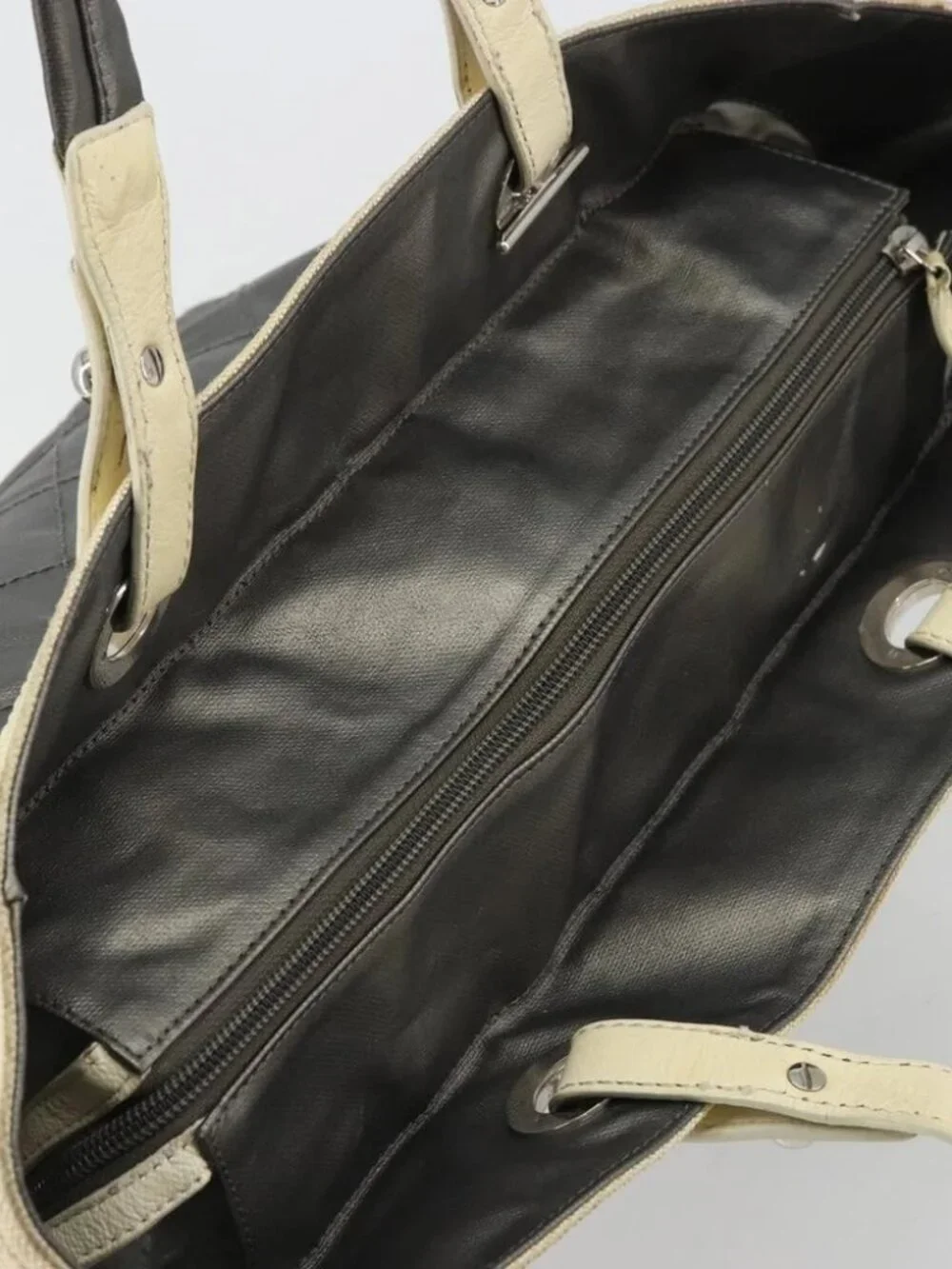 CHANEL d14cm fittings：scratches in	italy