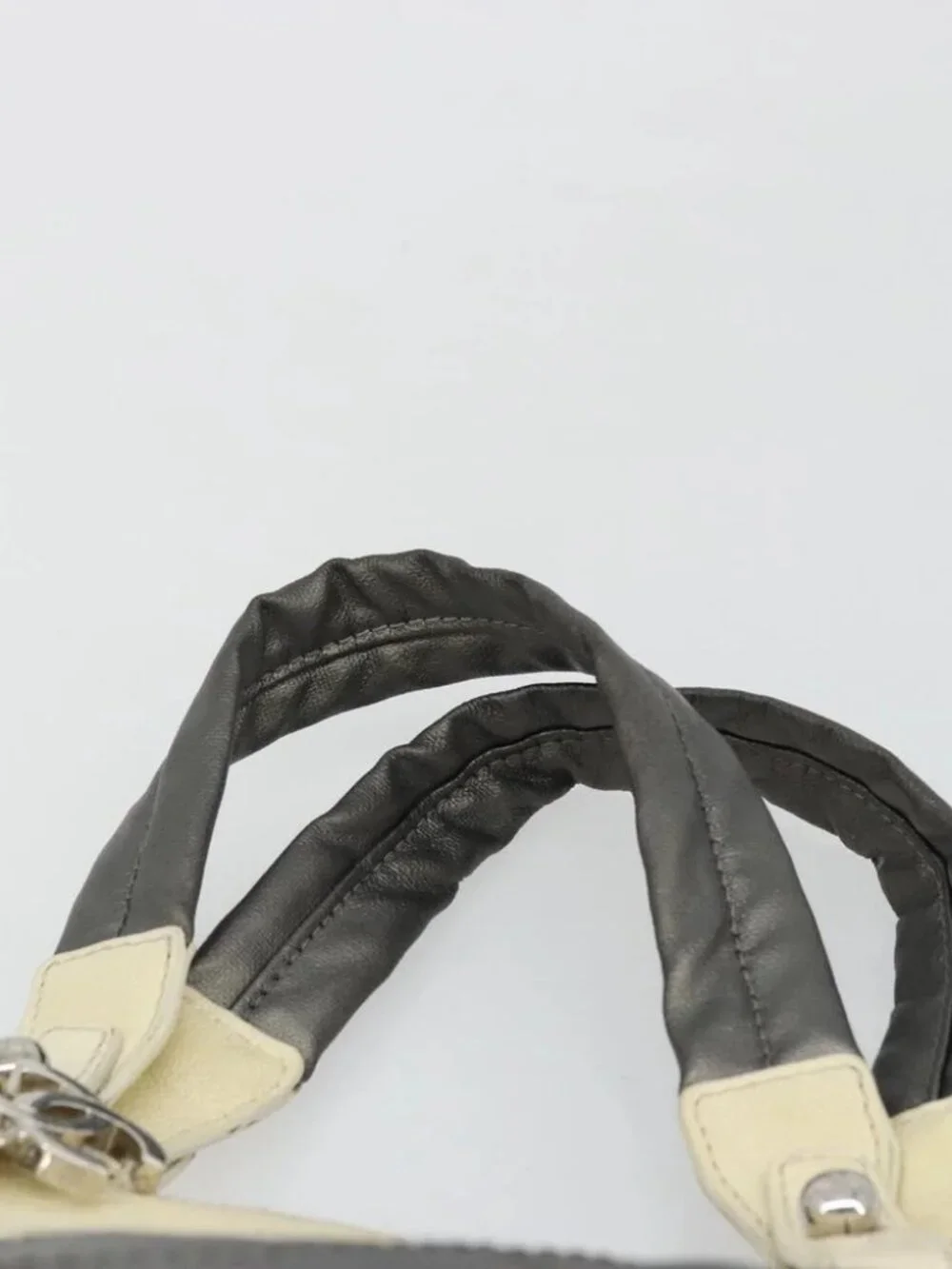 CHANEL condition	 stain
