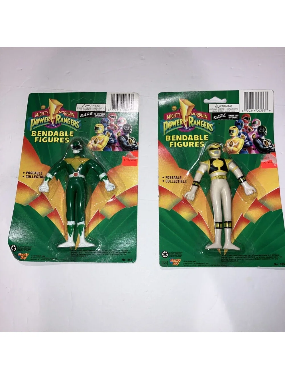 Vintage 1993 Bandai (2)  Power Rangers BENDABLE Action Figures NEW Sealed Cards