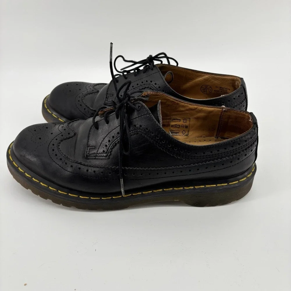 Dr. Martens product pair