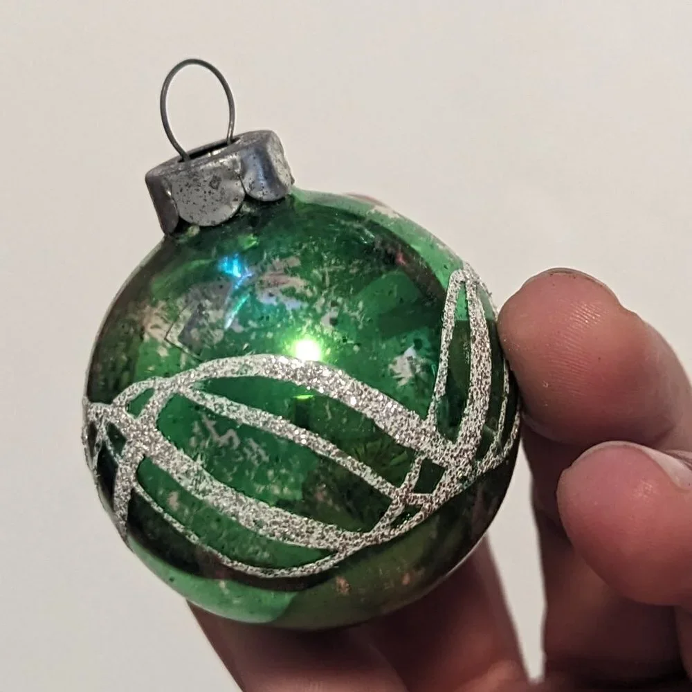 Vintage Mercury Glass Stenciled Snowflake Christmas Holiday Ornament‎ Glitter