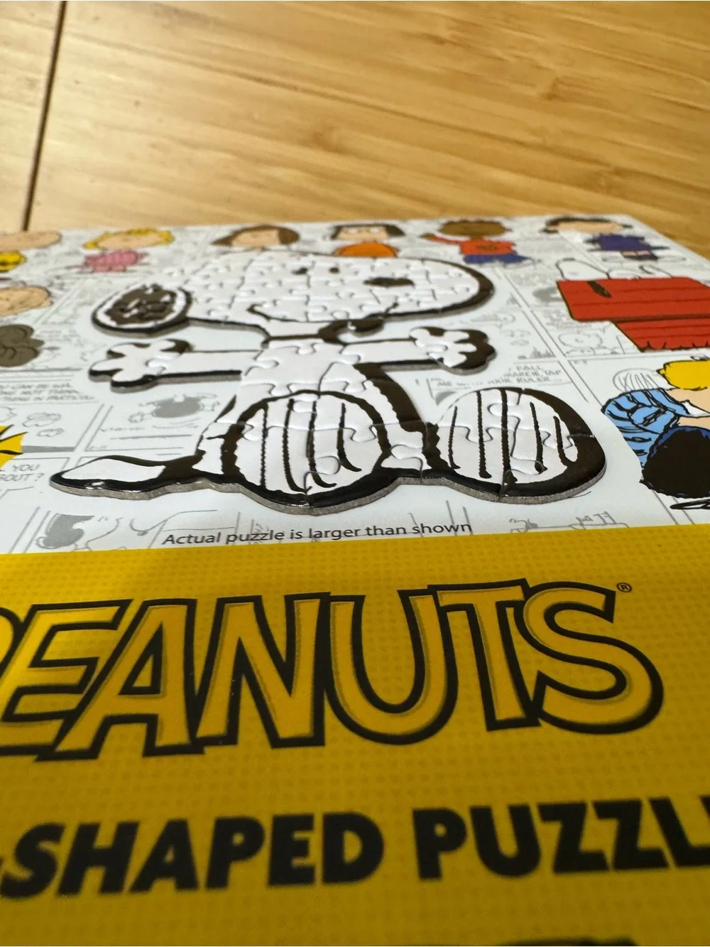 Peanuts Multi-Shaped 500-Piece Puzzle  new with bonus puzzle poster collector