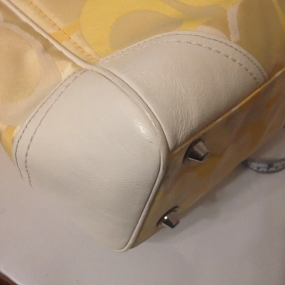 Coach bag has