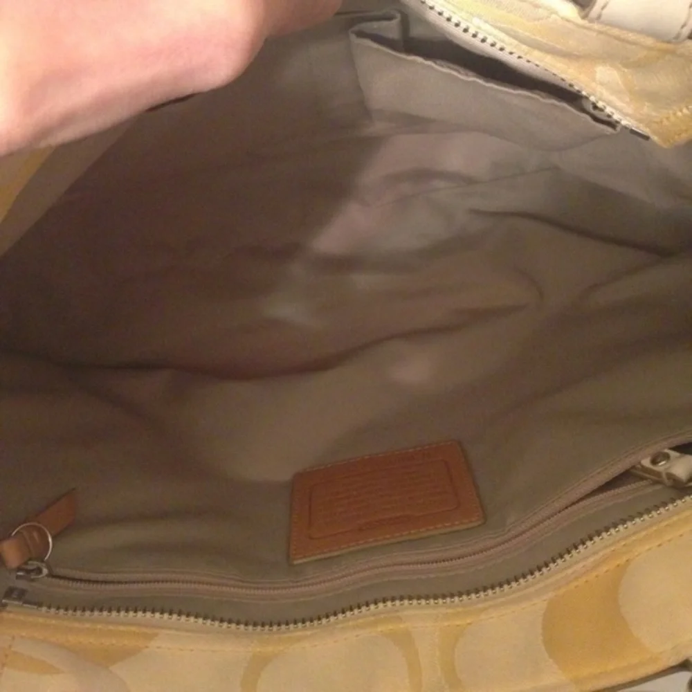Coach bag has