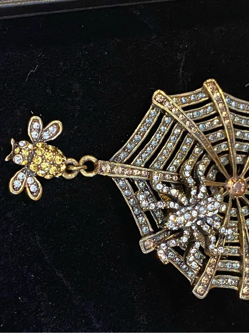 Heidi Daus accents dangle piece