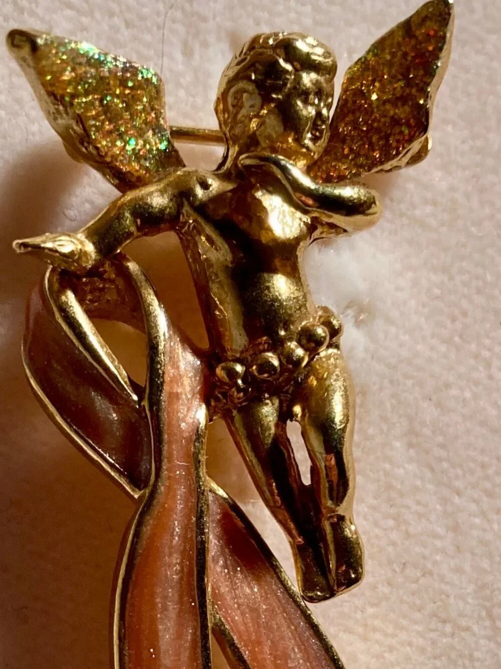 KIRKS FOLLY VERY RAARE CHERUB WITH PINK AWARENESS RIBBON BROOCH & DANGLING HEART