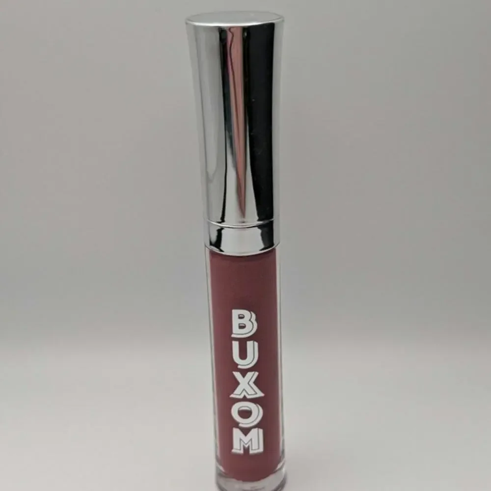 Buxom give lips