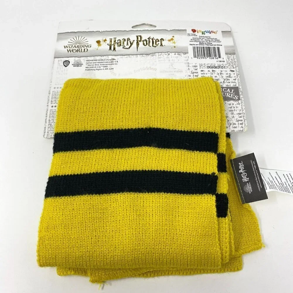 Disguise scarf features