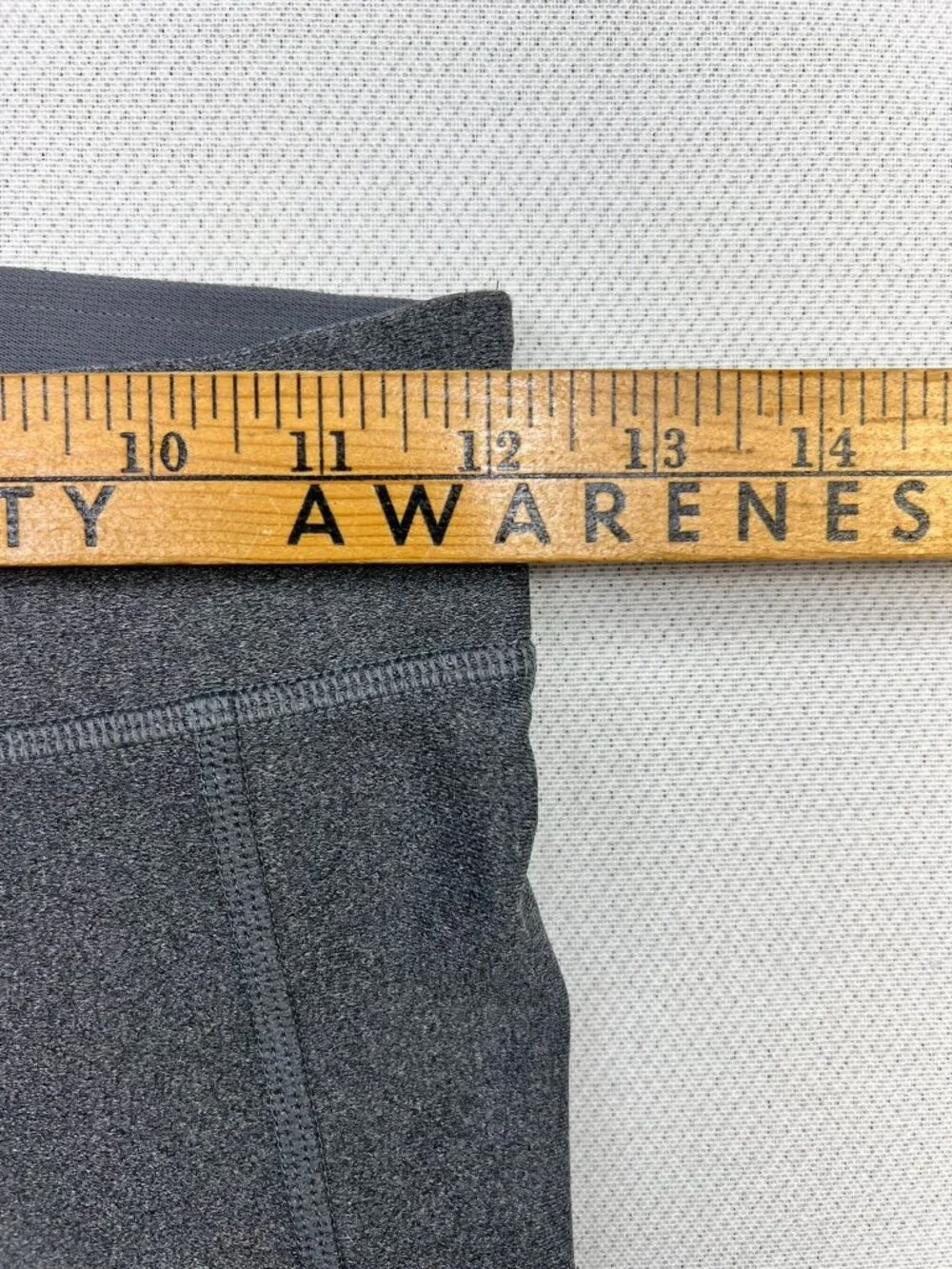 Under Armour Women's HeatGear Armour Capri Leggings Stretch Size S Gray Solid