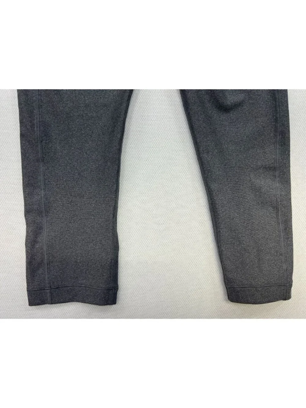 Under Armour Women's HeatGear Armour Capri Leggings Stretch Size S Gray Solid