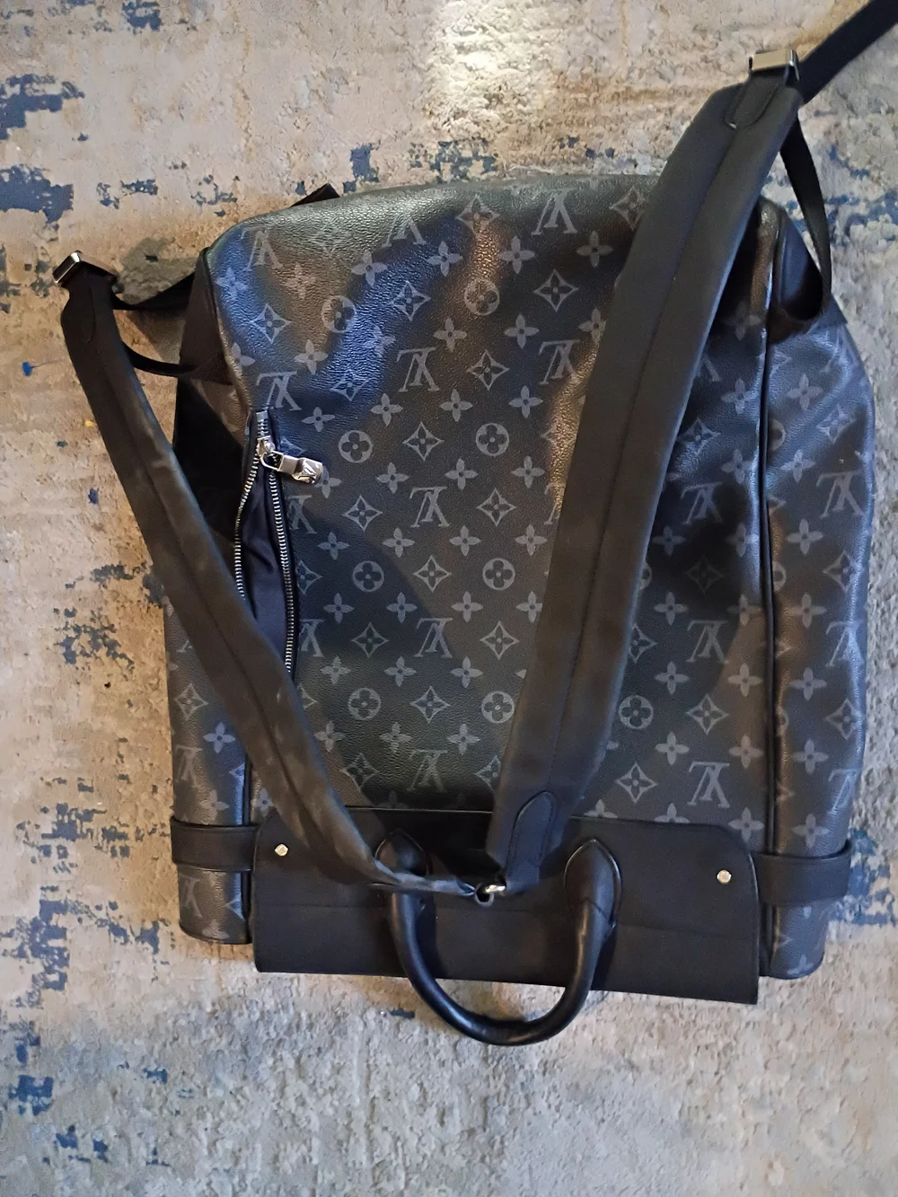 Louis Vuitton sleek louis