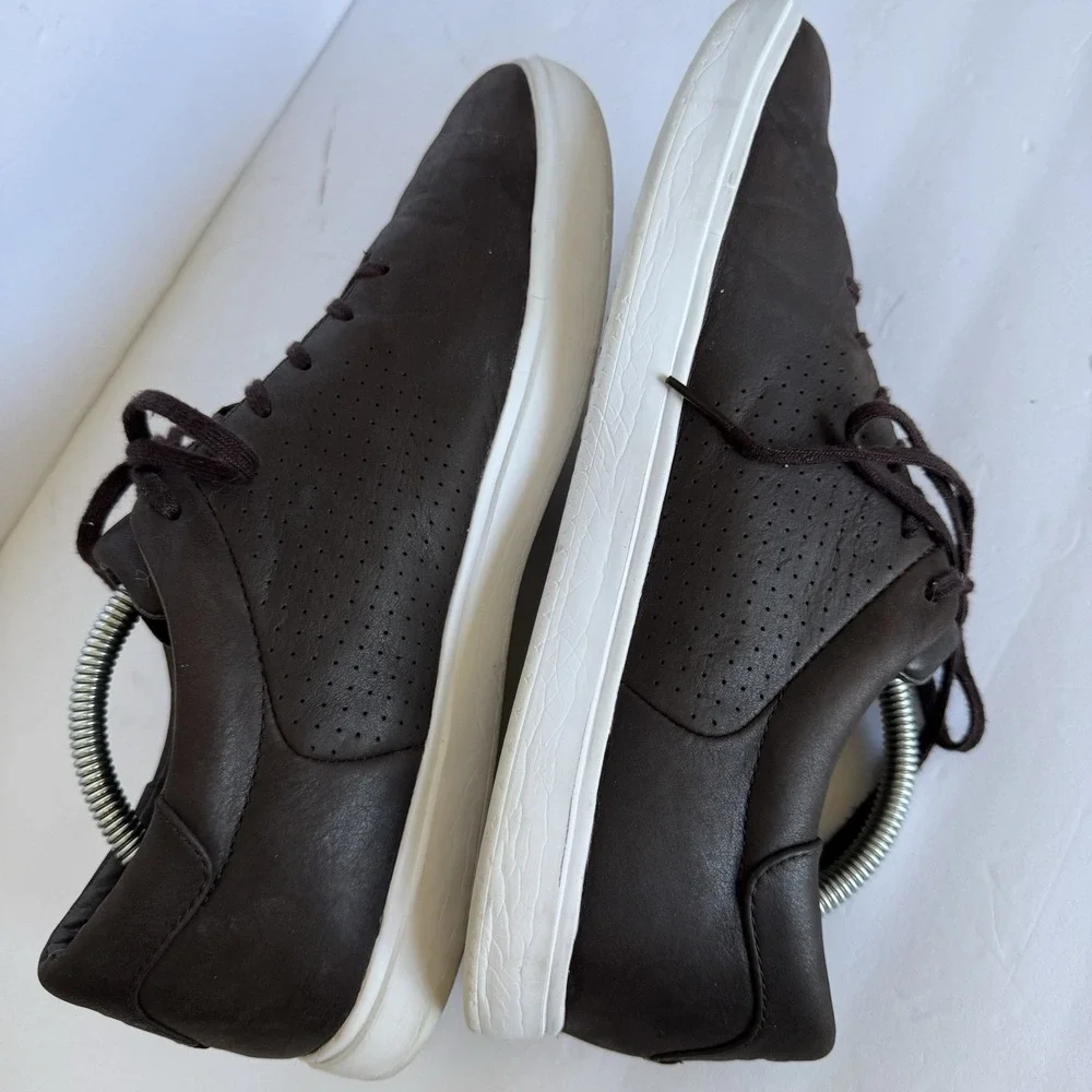 Cuater By Travis Mathew pre owned