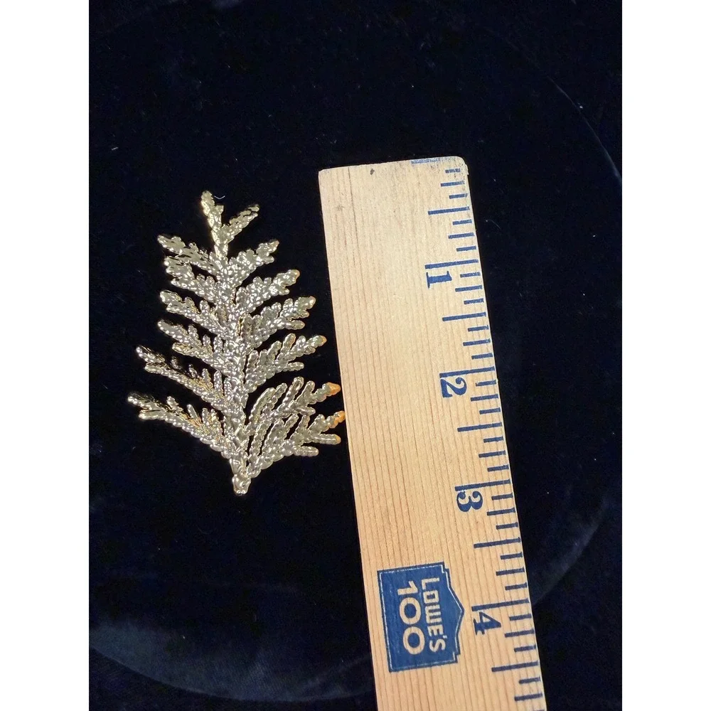 Unbranded gold tone