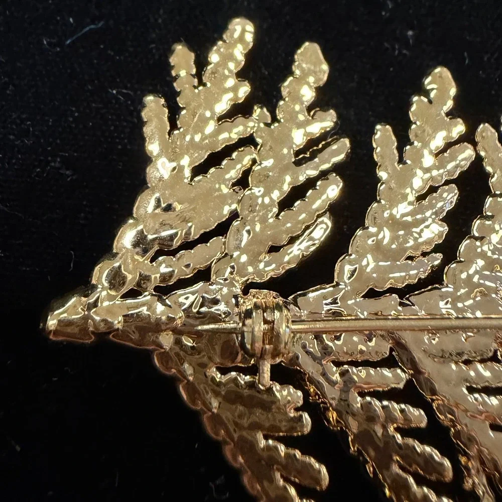 Unbranded gold tone