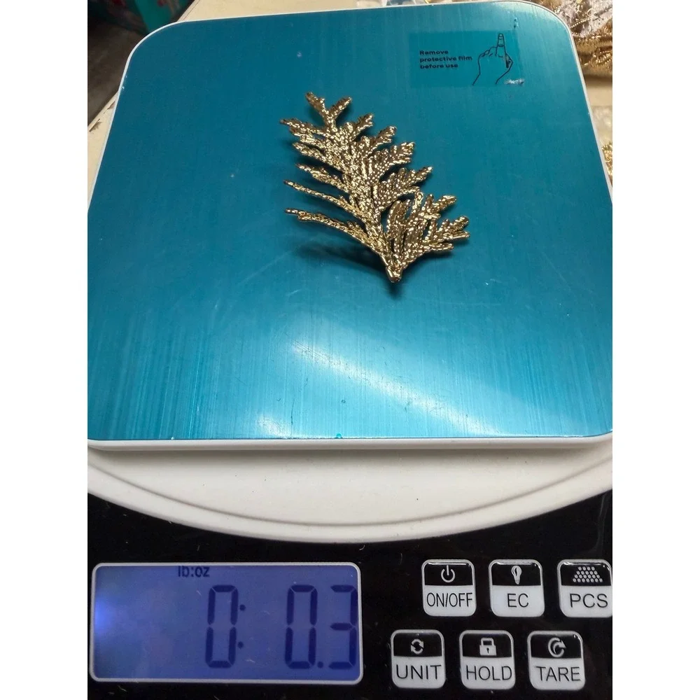 Unbranded gold tone
