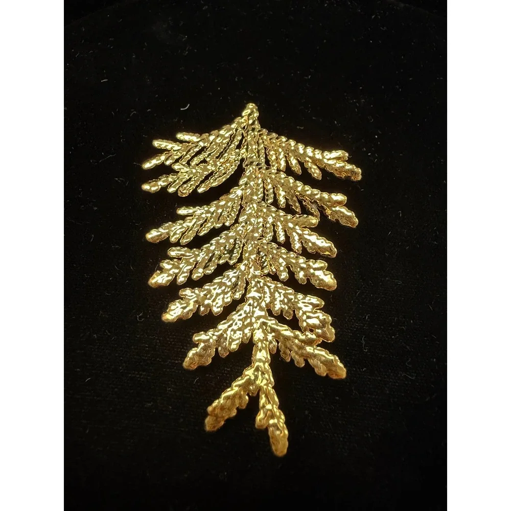 Unbranded gold tone