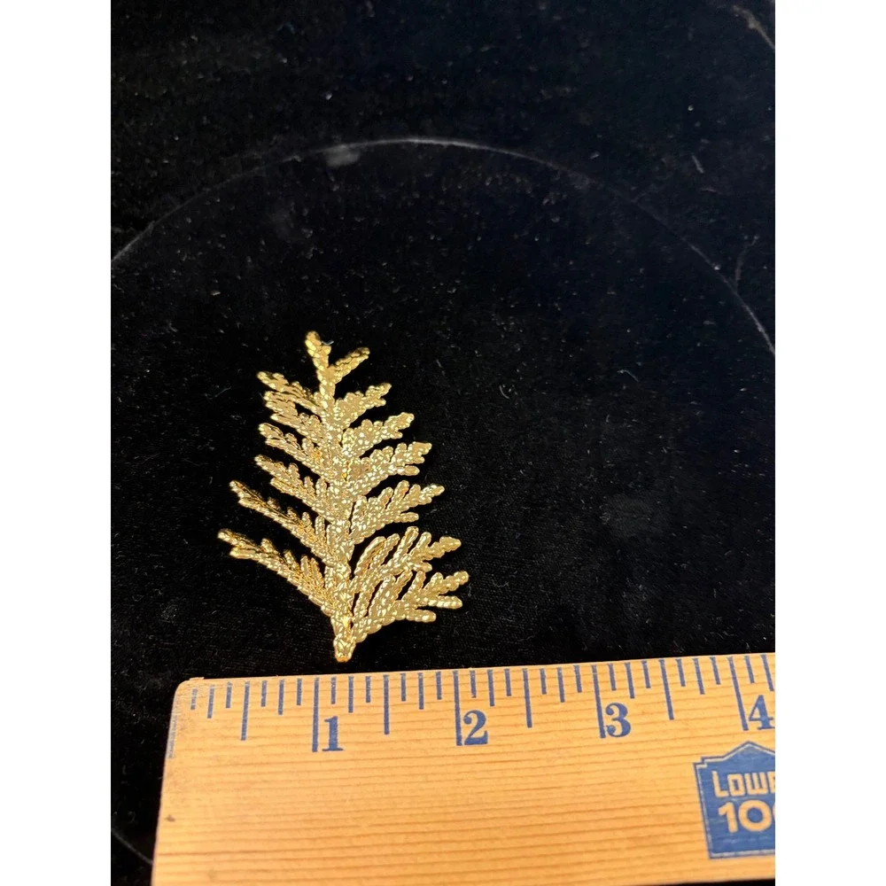 Unbranded gold tone