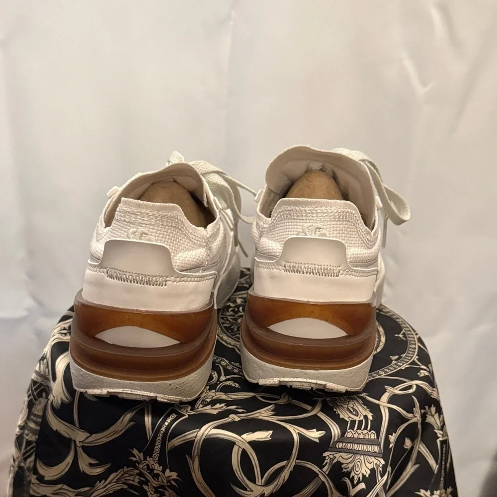 Nike stylish cream