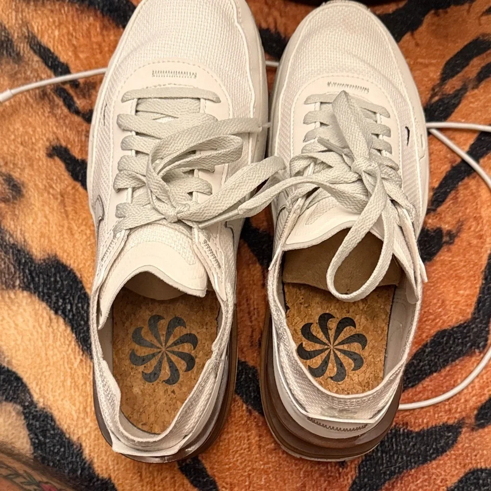 Nike stylish cream