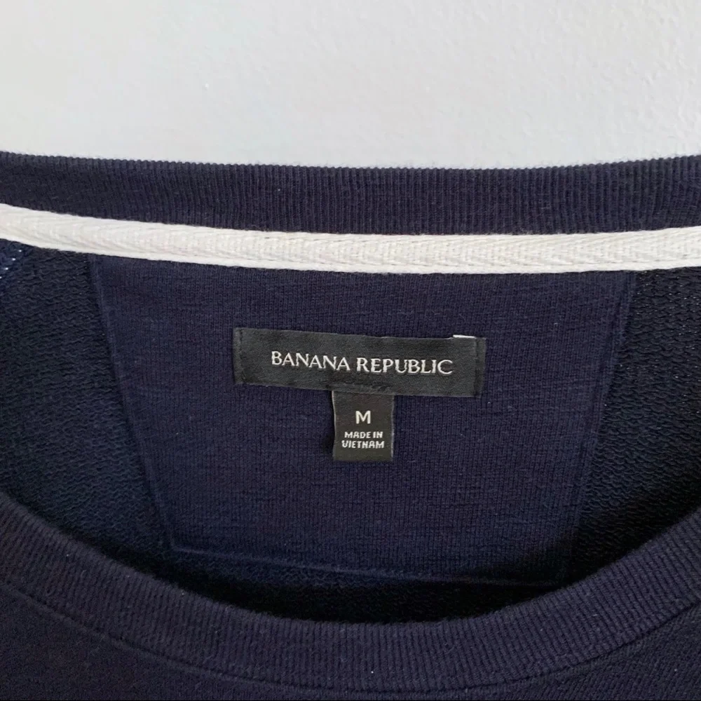 Banana Republic white detail